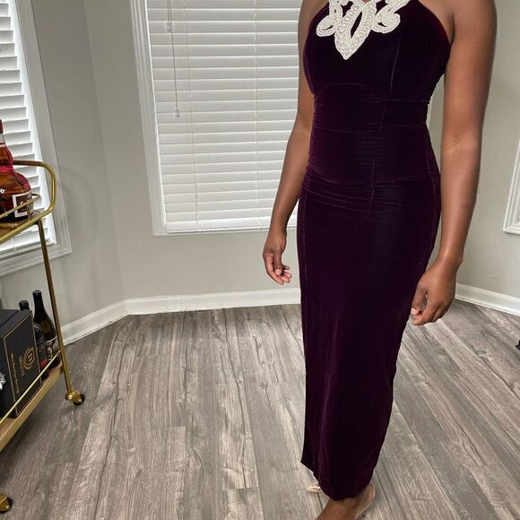 Jessica McClintock Gunn Sax Vintage Velvet and Pearl Thigh Split Evening Gown - Picture 7 of 12